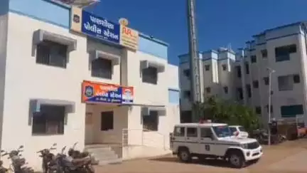 લીંબડી: પાણશીણા હાઇવે ચેકપોસ્ટ પર પોલીસે ઇંગ્લીશ દારૂના જથ્થા સાથે 4 શખ્સો ઝડપી પાડી વધુ તપાસ હાથ ધરી હતી