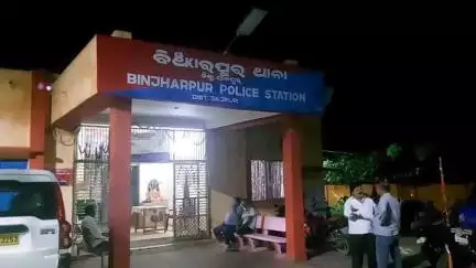 ବଡଚଣା: ସୁନ୍ଦରପୁର ବିଳାସିନୀ ନୋଡାଲ ସ୍କୁଲର ଶିକ୍ଷକଙ୍କୁ ମାଡ଼ ମାରିଲେ ସରପଞ୍ଚଙ୍କ ସ୍ୱାମୀ, ବିଂଝାରପୁର ଥାନାରେ ଅଭିଯୋଗ