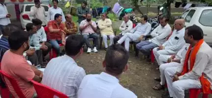 घट्टिया: विधायक सतीश मालवीय ने ग्राम ताजपुर व भैसोदा में कार्यकर्ताओं से मुलाकात की
