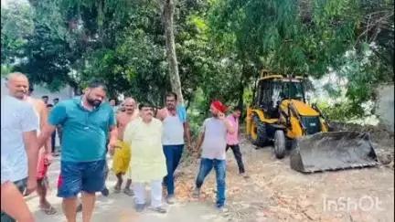 कहरा: विधायक ने बसौना में प्रस्तावित हेल्थ एंड वैलनेस सेंटर के निर्माण कार्य का किया निरीक्षण
