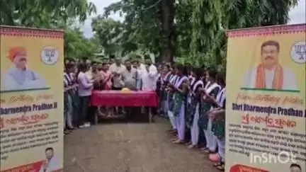 ରେଢାଖୋଲ: ମହିଳା ମହାବିଦ୍ୟାଳୟ ପରିସରରେ କେନ୍ଦ୍ରମନ୍ତ୍ରୀ ଧର୍ମେନ୍ଦ୍ର ପ୍ରଧାନଙ୍କ ଜନ୍ମଦିନ ପାଳନ ଅବସରରେ ବୃକ୍ଷ ରୋପଣ କାର୍ଯ୍ୟକ୍ରମ ଅନୁଷ୍ଠିତ