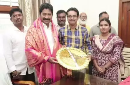గిద్దలూరు: గిద్దలూరు ఎమ్మెల్యే అశోక్ రెడ్డిని కలిసిన నూతన కమిషనర్ రమణబాబు, నగర పంచాయతీ పరిధిలో సమస్యలను చర్చించిన ఇరువురు