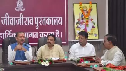 बड़नगर: उज्जैन: महाराजा जीवाजी राव पुस्तकालय में विधायक जितेंद पंड्या पुस्तकालय समिति की बैठक में हुए शामिल
