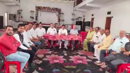 बरघाट: सिवनी में क्षत्रिय पवार समाज के पदाधिकारियों की हुई बैठक, समाज के लोग उपस्थित रहे