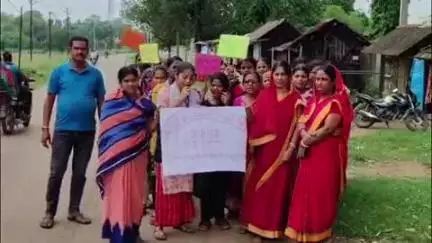 ଘସିପୁରା: ଦେଓଗାଁ ପଞ୍ଚାୟତରେ ଡ଼ାଇରିଆ ପାଇଁ ସଚେତନତା ଶୋଭାଯାତ୍ରା କଲେ ମହିଳା