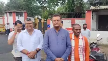 हज़ारीबाग: सांसद मनीष जायसवाल ने पुलिस अधीक्षक अंजनी अंजन से मुलाकात की, क्षेत्र में बढ़ते अपराध पर जताई चिंता