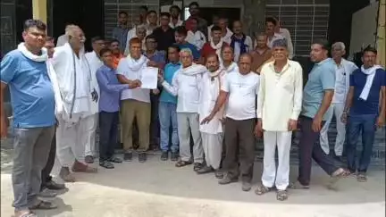केशोरायपाटन: कांग्रेस ने कापरेन उपतहसील पर किसानों को डीएपी और यूरिया खाद उपलब्ध करवाने की मांग को लेकर सौंपा ज्ञापन