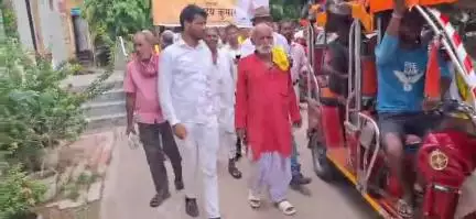 बरबीघा रेफरल अस्पताल प्रभारी के द्वारा की जा रही लूट के खिलाफ जन सुराज के नेता धर्म उदय कुमार के नेतृत्व में किया गया एक दिवसीय धरना