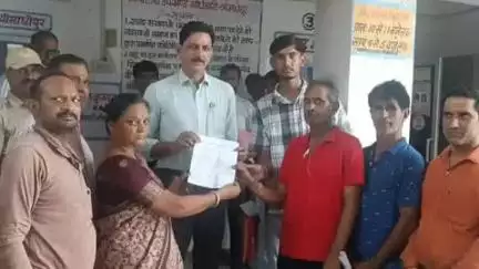 श्रीमाधोपुर: श्रीमाधोपुर में राशन डीलर से मारपीट कर नगदी छीनी, कार्रवाई की मांग को लेकर उपखंड अधिकारी को दिया ज्ञापन