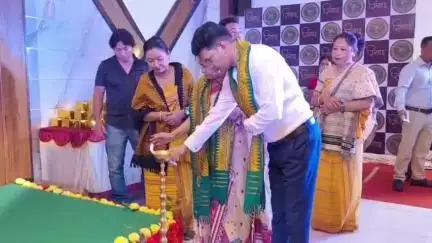 কোকৰাঝাৰ ভাগ: শান্তি নগৰ নগেন্দ্ৰ ভৱনত চাৰঅন্ঠাই প্ৰডাকচনৰ উদ্যোগত নিৰ্মান নতুন বড়ো বোলছবিৰ সিংখাইৰ পষ্টাৰ মুকলি