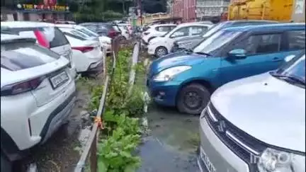 नैनीताल: डीएसए ग्राउंड व पार्किंग के समीप जमा गंदा पानी बीमारियों को दे रहा है दस्तक, लोग खुले में कर रहे शौच