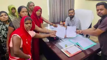 गंगधार: चौमहला के वार्ड नंबर 13 के निवासियों ने विभिन्न समस्याओं को लेकर एसडीएम को ज्ञापन सौंपा