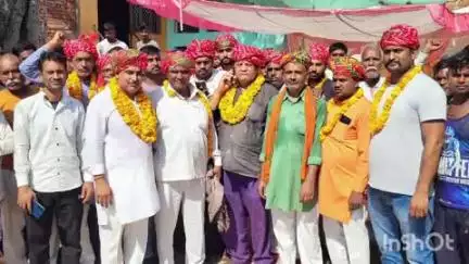 बसेड़ी: हरिजन बस्ती में वाल्मीकि समाज ने नव नियुक्त जिला अध्यक्ष का किया स्वागत