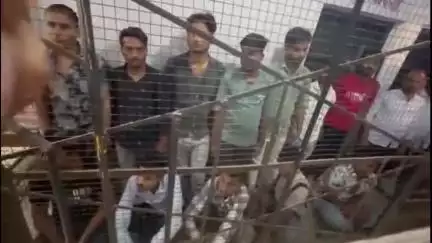 भरथना: बकेवर पुलिस ने कथा वाचक घटना में 19 प्रदर्शनकारियों को किया गिरफ्तार, एक सफारी कार समेत 13 बाइकें ज़ब्त कर की कार्रवाई