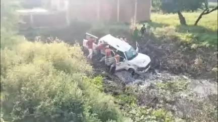 नाथनगर: दोगच्छी पेट्रोल पंप के पास गड्ढे में पलटी स्कॉर्पियो, तीन लोग गंभीर रूप से जख्मी