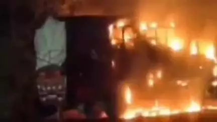 लक्ष्मणगढ़: बगड़ी तिराहे के पास ट्रक में आग लगने से फैली सनसनी, टला बड़ा हादसा