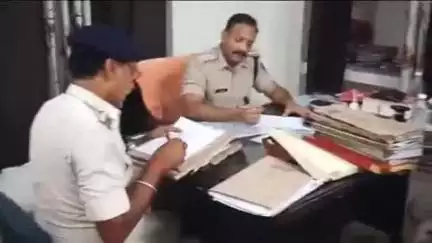 बेनीपुर: एसडीपीओ आशुतोष कुमार ने गुरुवार शाम 7 बजे तक बहेड़ा थाना में अभिलेखों की जाँच की