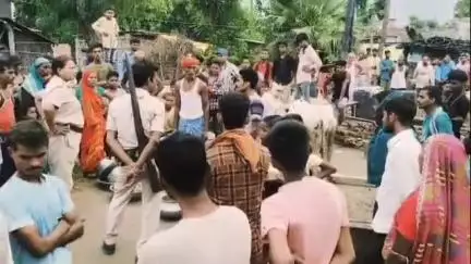 बेगूसराय: बेगूसराय के लालपुर चौक पर अतिक्रमण के खिलाफ जिला प्रशासन का बुलडोजर, लोगों ने किया हंगामा