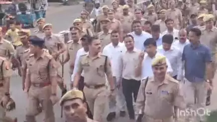 संभल: सदर कोतवाली इलाके में DM और SP ने त्यौहारों के जुलूस मार्गों की तैयारियों का निरीक्षण किया, पुलिस बल के साथ अपराध निवारण पर ध्यान