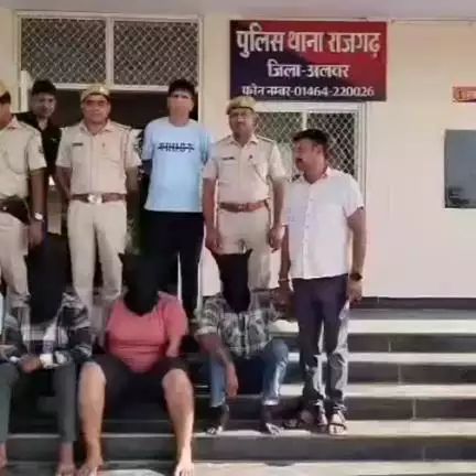 मुंडावर: राजगढ़ थाना पुलिस ने कारोबारी का अपहरण कर लूटपाट करने वाले आरोपियों से बरामद की कार स्वीफ्ट और 0 देशी कट्टा
