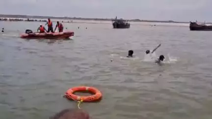 ज़मानिया: गाजीपुर जिले के रेवतीपुर में बाढ़ आपदा प्रबंधन के लिए आयोजित किया गया मॉक ड्रिल