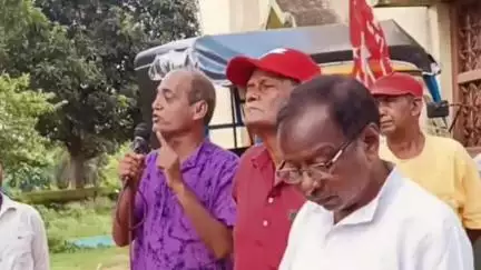 সাঁতুড়ি: স্মার্ট মিটার বাতিলের দাবিতে মুরাডিতে সিপিএমের  মিছিল ও পথসভা