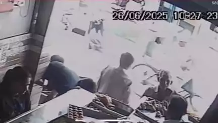 शाहबाद: सदर बाजार के पान विक्रेता की दुकान से ₹10 हजार सहित कुर्ता चोरी, सीसीटीवी कैमरे में कैद, वीडियो हुआ वायरल