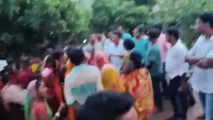 নয়াগ্রামের মলম অঞ্চলের ভালিয়াচাটিতে দলীয় সভা,সভায় উপস্থিত ছিলেন, নয়াগ্রাম ব্লকের তৃণমূল কংগ্রেসে সভাপতি রমেশ বাবু