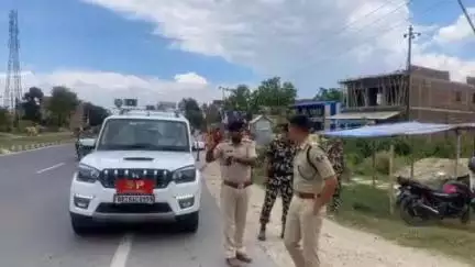 गोपालगंज: कोन्हवा मोड़ के पास स्कूल बस और ट्रक की टक्कर, एसपी ने घटनास्थल का निरीक्षण कर दिए निर्देश