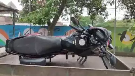 बगहा: रामनगर में रंगदारी मांगने पहुंचा युवक, मोटरसाइकिल छोड़कर हुआ फरार