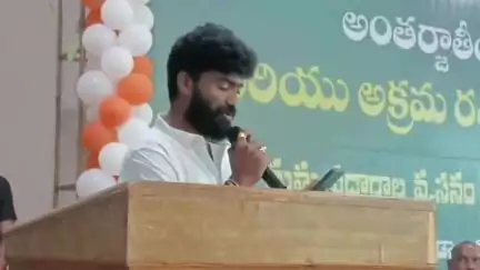 విజయనగరం: పట్టణంలో డ్రగ్స్ కు వ్యతిరేకంగా పాటలు పాడి ఆకట్టుకున్న ప్రముఖ ఫోక్ సింగర్ పల్సర్ బైక్ రమణ
