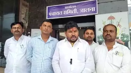 जालना: पंचायत समितीचा विज पुरवठा खंडीत केल्याने घरकुलाचे हप्ते मिळेणा; लाभार्थ्यांना महावितरणाच्या कार्यालयावर घेऊन जाणार:सरपंच