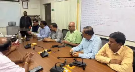 ప్రత్తిపాడు: శుక్రవారం నగర శివారు ప్రాంతంలోని జిందాల్ అర్బన్ వేస్ట్ ఎనర్జీ ప్లాంట్ పరిశీలనకు సీఎం చంద్రబాబు రాక పై నగర కమిషనర్ సమీక్ష