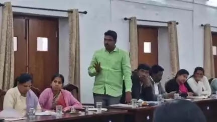 உதகமண்டலம்: நகராட்சி பொறியாளர் உறுப்பினர்களைமதிப்பதில்லை அடிபடைதேவையைதீர்க்கவில்லை ஊட்டி நகரமன்ற கூட்டத்தில் உறுப்பினர்அக்கீம்பாபு குற்றசாட்டு #local issues