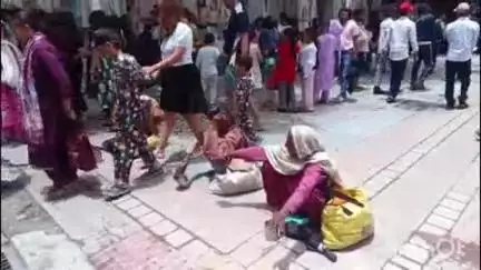 नैनीताल: नयना देवी मंदिर के बाहर भिक्षुकों का जमावड़ा, पर्यटक हो रहे परेशान
