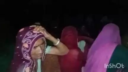 टोंक: बीसलपुर गांव के लोग विभिन्न मांगों को लेकर बांध किनारे धरने पर बैठे हैं, रात्रि में भी धरना जारी