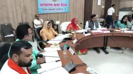 नागदा: नागदा-खाचरौद विधायक डॉ. तेजबहादुर सिंह चौहान जिला पंचायत की बैठक में शामिल हुए