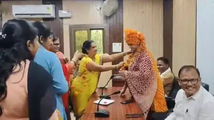 घंसौर: स्थानांतरण पर सीईओ श्रद्धा सोनी को धूमधाम से विदाई, जनप्रतिनिधियों ने की कार्यकाल की सराहना