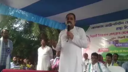 বারুইপুর: পিয়ালী থেকে চীনের মোড় পর্যন্ত কাঁচামাটির রাস্তা পাকা হবে তার শিলান্যাস করলেন বারুইপুর পূর্বের বিধায়ক বিভাস সর্দার