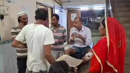 कटेया: बरवा बैसिया गांव के पास दो बाइक की टक्कर, एक व्यक्ति जख्मी, अस्पताल में भर्ती