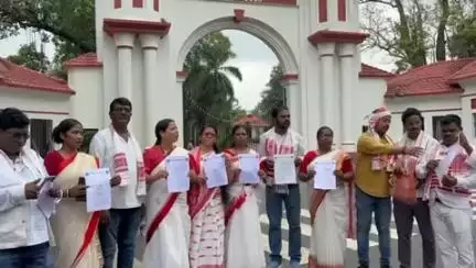 कांके: जिला स्कूल मैदान से राजभवन तक आदिवासी रूढी सुरक्षा मंच ने पेसा कानून की मांग को लेकर किया राज भवन मार्च