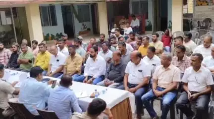 चाईबासा: रथ यात्रा और मोहर्रम को लेकर सदर थाना परिसर में शांति समिति की बैठक हुई