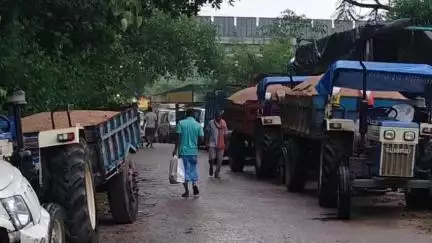 खलारी: खलारी थाना क्षेत्र में अवैध बालू खनन पर पुलिस की कार्रवाई, तीन ट्रैक्टर जब्त