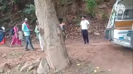 पोड़ी उपरोड़ा: चुन भट्टी मोहल्ला में नहीं है सड़क मरीजों को होती है काफी परेशानी #jansamasya