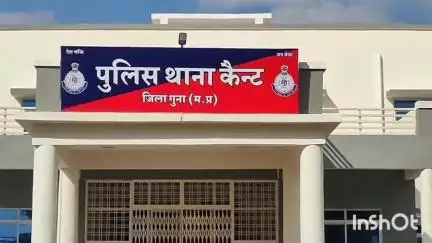 गुना नगर: बांसखेड़ी रेलवे फाटक के पास ऑनलाइन क्रिकेट सट्टा खिलाते युवक को कैंट पुलिस ने पकड़ा, ₹8 लाख का हिसाब मिला