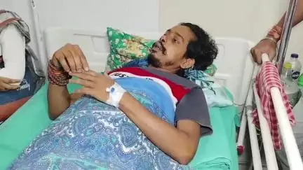 বারুইপুর: আক্রান্ত বিজেপি কর্মীকে দেখতে এলেন বারুইপুর হাসপাতালে অগ্নিমিত্র পাল