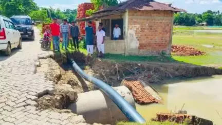 হাইলাকান্দি: বোয়ালিপার-নিতাইনগর রাস্তার বেহাল অবস্থায়AJYCP-র প্রতিবাদে উপস্থিত রাইজর দলের কেন্দ্রীয় কার্য্যকর্তা সাদিক আহমেদ চৌধুরী