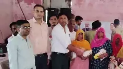मण्डरायल: रानीपुरा गाँव में महिला कृषकों को बाजरे की उन्नत किस्म एचएचबी-299 की मिनीकिट देकर राहत प्रदान की गई