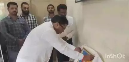 देसाईगंज वडसा: आमदार मसराम यांचा जनसंपर्क कार्यालय व ग्रामपंचायत गेवर्धा येथे राजश्री शाहू महाराज यांना जयंती निमित्त अभिवादन