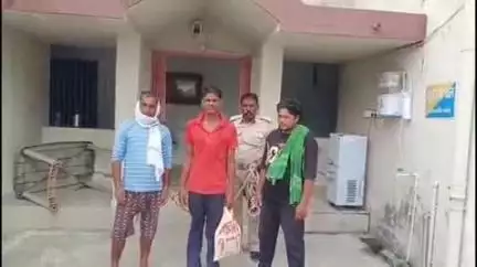 उचकागांव: उच्चकागांव थाना क्षेत्र के ब्रहमाईन में 1080 बोतल शराब के साथ एक आरोपी गिरफ्तार, एक फरार, शराब के नशे में दो गिरफ्तार